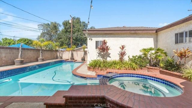 943 N Orange, Azusa, CA 91702