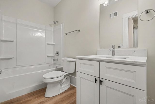 5809 Lathrop Place, Cincinnati, OH 45224
