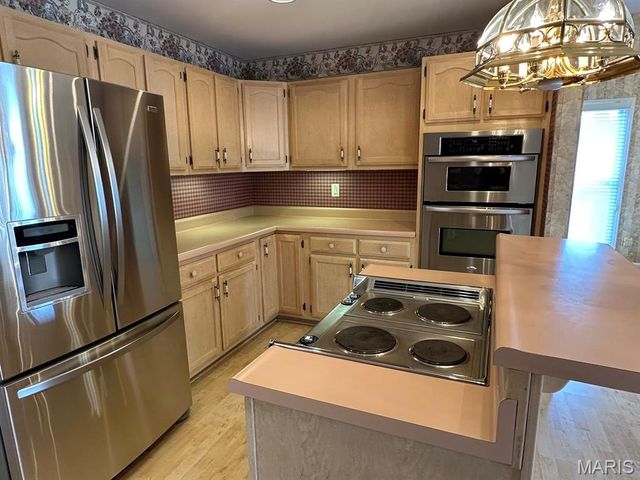 4 Grayson Ridge Drive, Washington, MO 63090