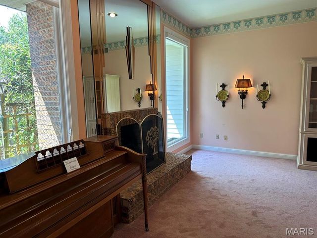 4 Grayson Ridge Drive, Washington, MO 63090