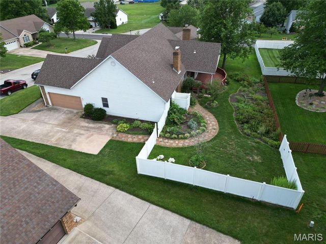 4 Grayson Ridge Drive, Washington, MO 63090