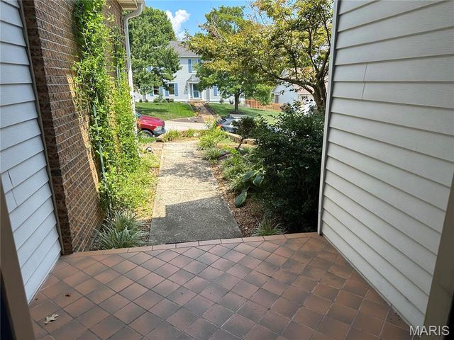 4 Grayson Ridge Drive, Washington, MO 63090