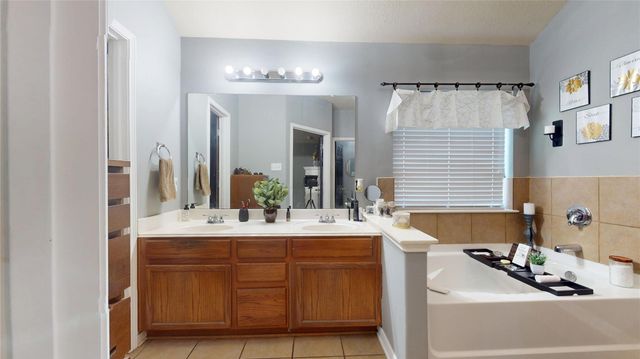 315 Crosby Village Drive, Crosby, TX 77532
