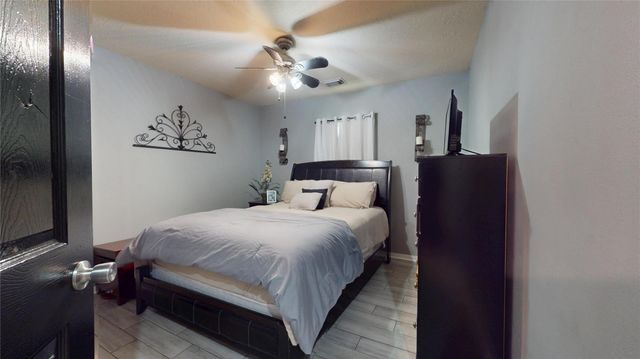 315 Crosby Village Drive, Crosby, TX 77532