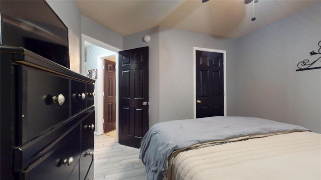 315 Crosby Village Drive, Crosby, TX 77532