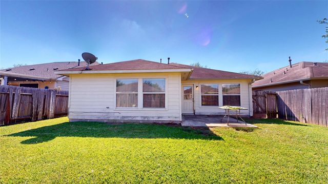 315 Crosby Village Drive, Crosby, TX 77532