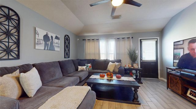315 Crosby Village Drive, Crosby, TX 77532