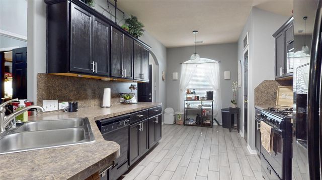 315 Crosby Village Drive, Crosby, TX 77532