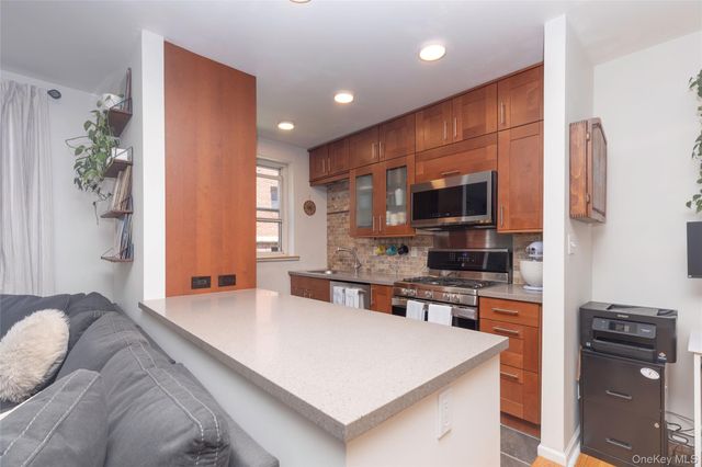 12 Westchester Avenue 2J, White Plains, NY 10601