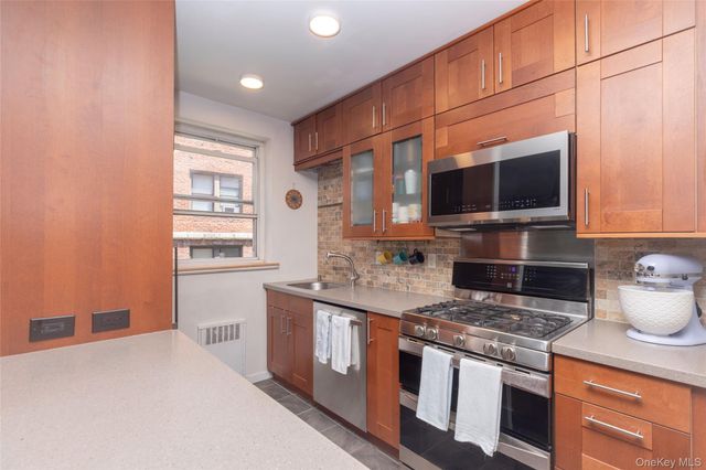 12 Westchester Avenue 2J, White Plains, NY 10601