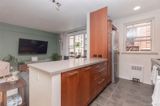 12 Westchester Avenue 2J, White Plains, NY 10601