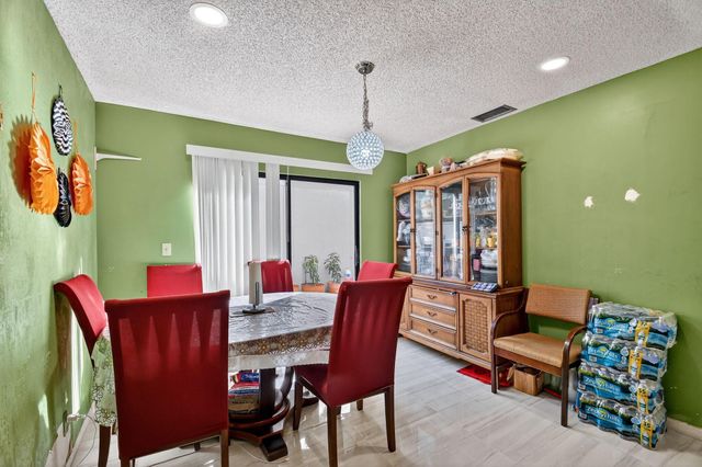 2 Cambridge Place, Boynton Beach, FL 33426