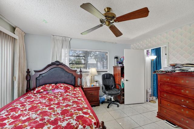 2 Cambridge Place, Boynton Beach, FL 33426