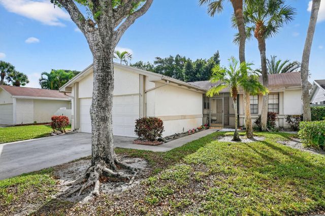 2 Cambridge Place, Boynton Beach, FL 33426