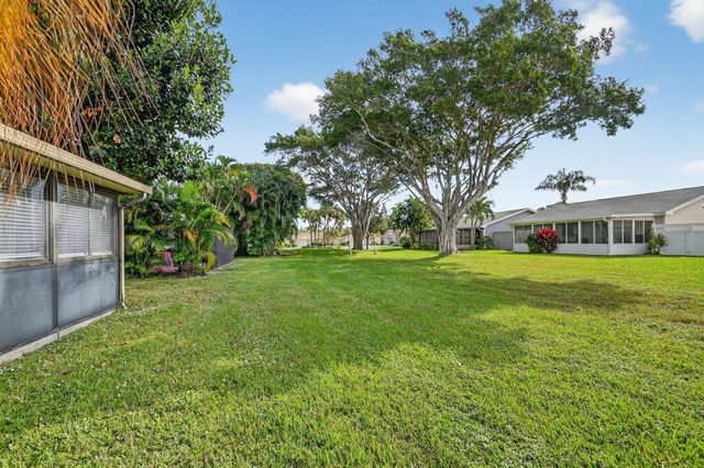 2 Cambridge Place, Boynton Beach, FL 33426