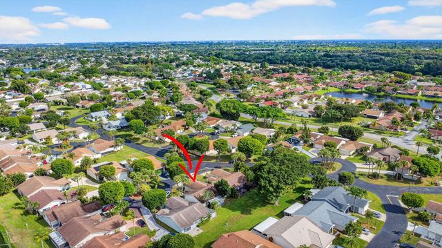 2 Cambridge Place, Boynton Beach, FL 33426