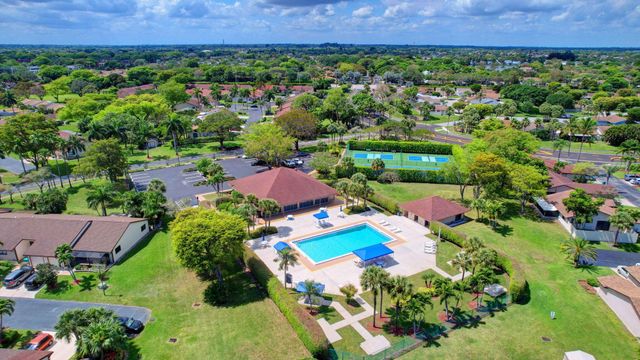 2 Cambridge Place, Boynton Beach, FL 33426