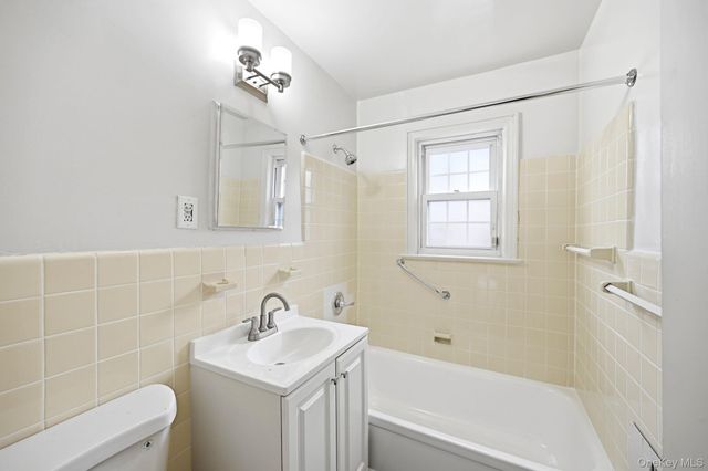 61 Davis Avenue E, White Plains, NY 10605