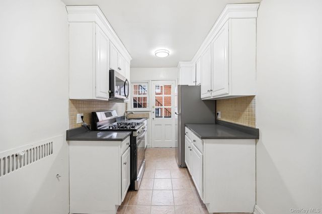 61 Davis Avenue E, White Plains, NY 10605