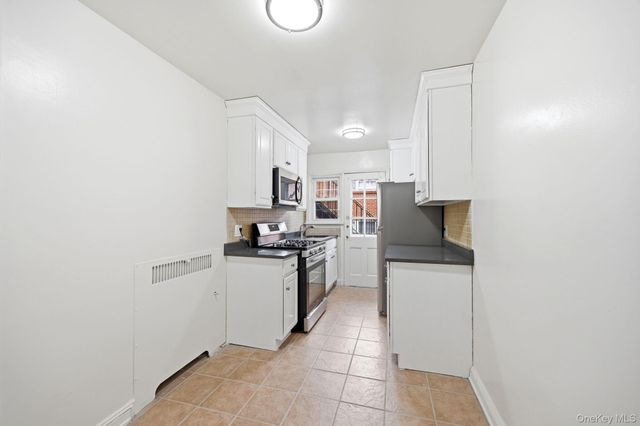 61 Davis Avenue E, White Plains, NY 10605