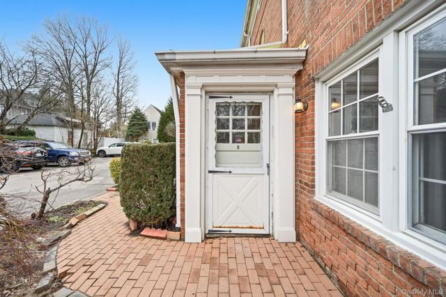 61 Davis Avenue E, White Plains, NY 10605