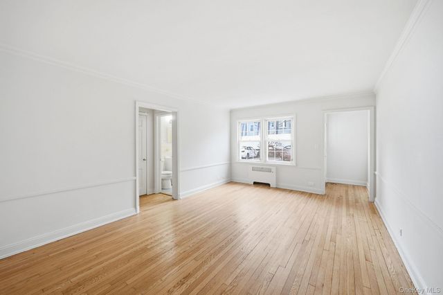 61 Davis Avenue E, White Plains, NY 10605