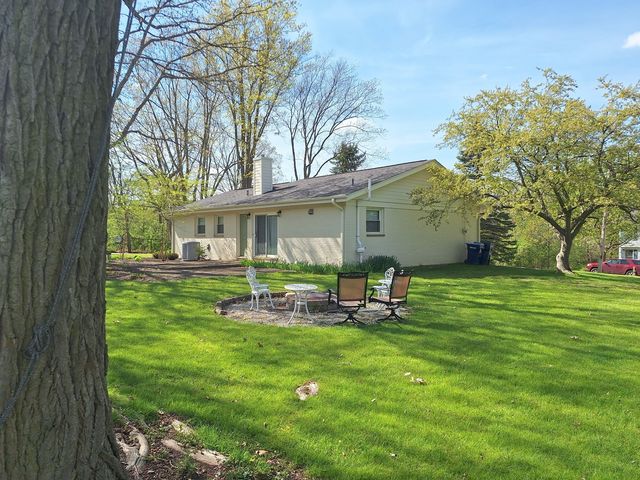 227 Juneway Terrace, Lake Bluff, IL 60044