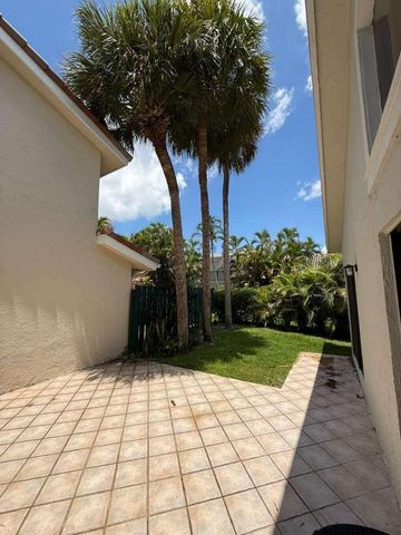6125 Via Laguna Lane, Boca Raton, FL 33433