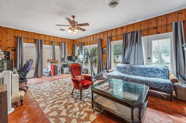 941 S Texas Street, De Leon, TX 76444