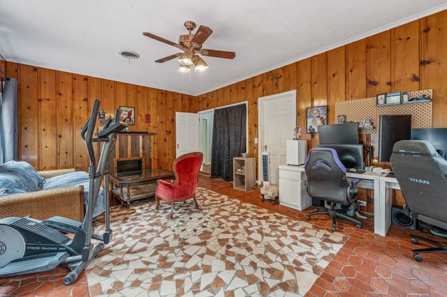 941 S Texas Street, De Leon, TX 76444