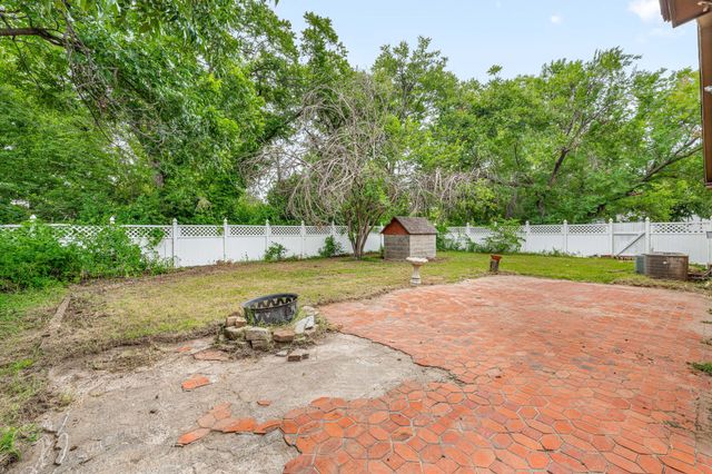 941 S Texas Street, De Leon, TX 76444