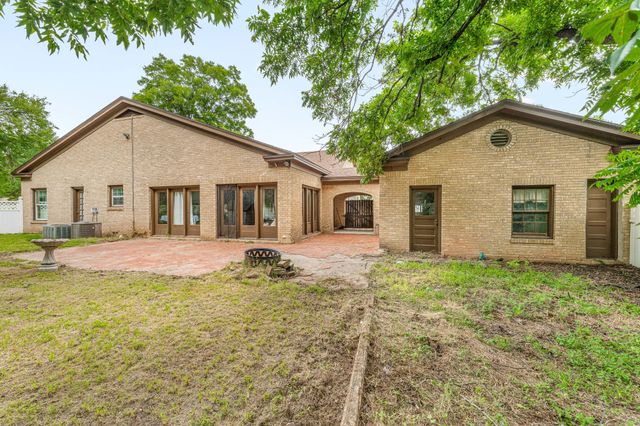 941 S Texas Street, De Leon, TX 76444