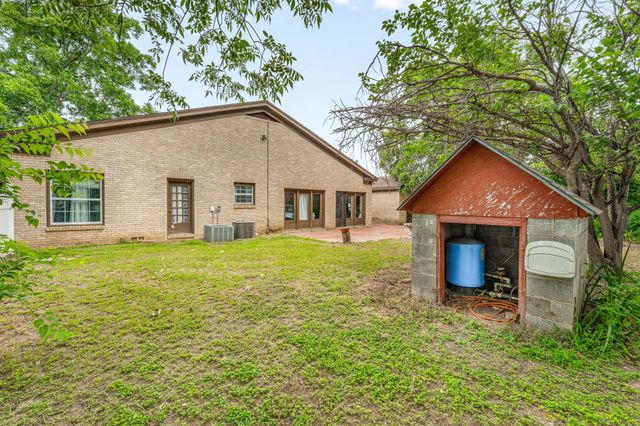 941 S Texas Street, De Leon, TX 76444