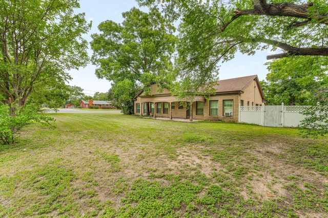 941 S Texas Street, De Leon, TX 76444