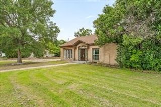 941 S Texas Street, De Leon, TX 76444