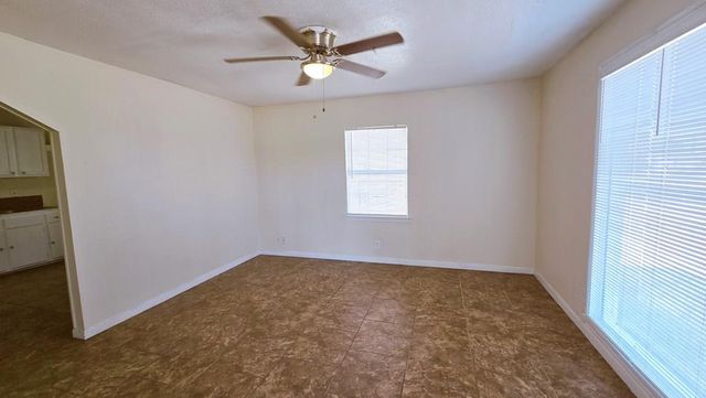 810 E 14th St, Odessa, TX 79761