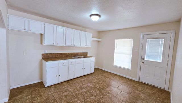 810 E 14th St, Odessa, TX 79761