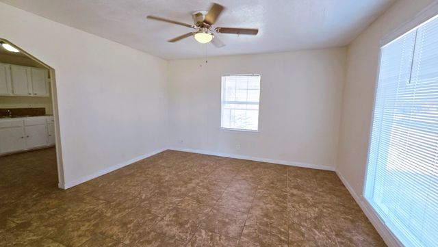 810 E 14th St, Odessa, TX 79761