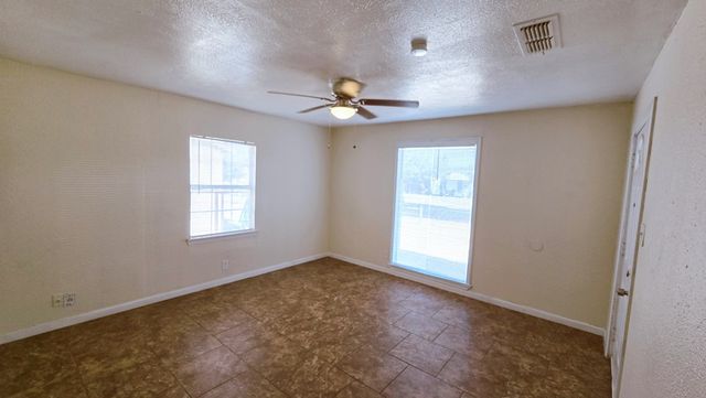 810 E 14th St, Odessa, TX 79761