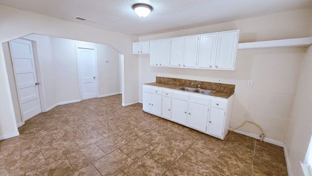 810 E 14th St, Odessa, TX 79761