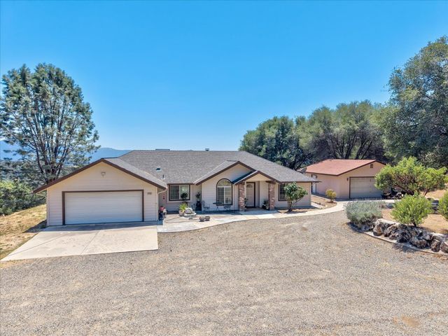 45200 Songbird Ln, Ahwahnee, CA 93601