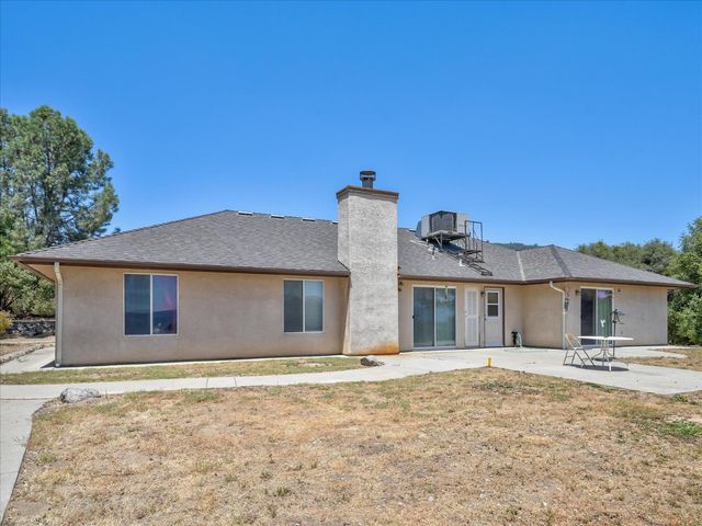 45200 Songbird Ln, Ahwahnee, CA 93601