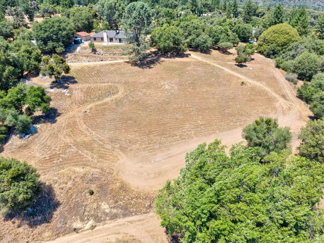 45200 Songbird Ln, Ahwahnee, CA 93601