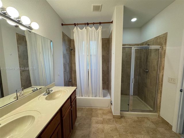 1027 NE 207th St 1027, Miami, FL 33179