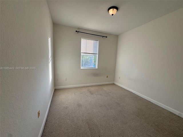 1027 NE 207th St 1027, Miami, FL 33179