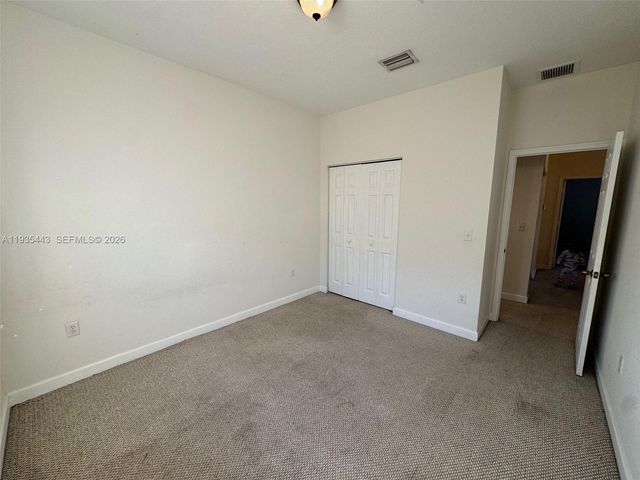 1027 NE 207th St 1027, Miami, FL 33179