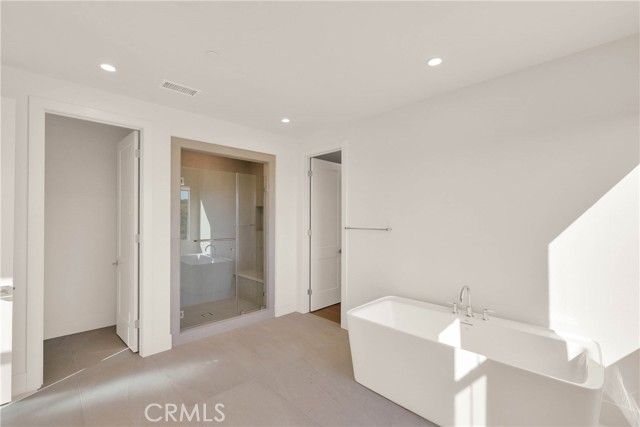 100 Mossvine, Irvine, CA 92618