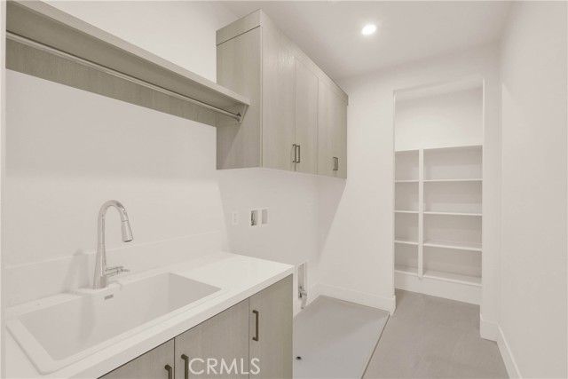 100 Mossvine, Irvine, CA 92618