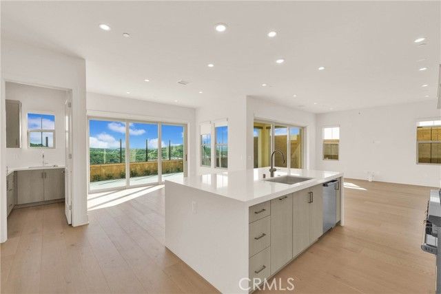 100 Mossvine, Irvine, CA 92618