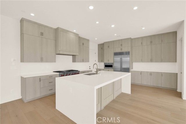 100 Mossvine, Irvine, CA 92618